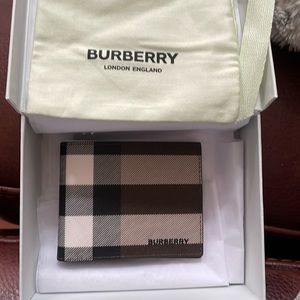 Brand new, authentic Burberry bifold Wallet